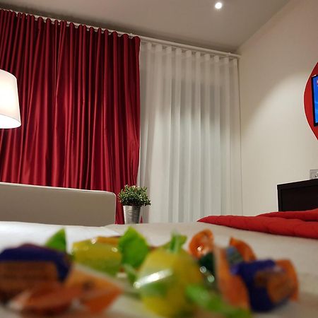 B&B Gardacharme Desenzano del Garda Rum bild